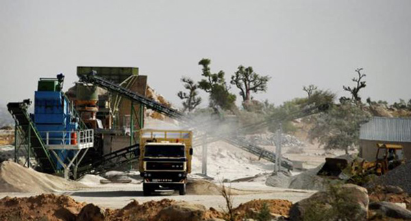 赞比亚启用抗气候变化碎石路
